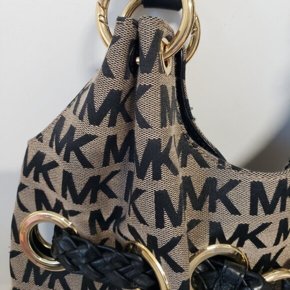 Michael Kors shoulder bag. Excellent used condition. - Picture 4 of 8